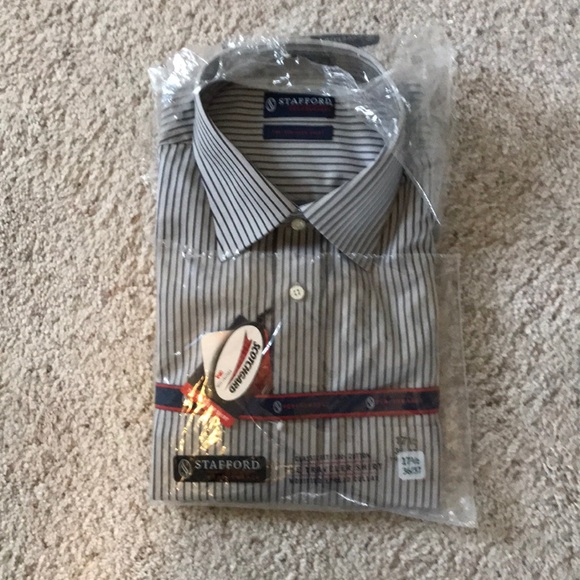 Man’s Stafford performance long sleeve shirt. - Picture 1 of 8